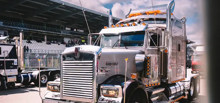 Heavy-duty semi truck, the kind of vehicle tested for Clean Truck Check in Ventura